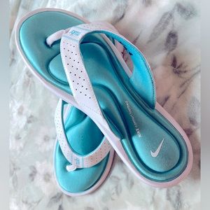 Nike Comfort Women’s Flip Flops Size 9